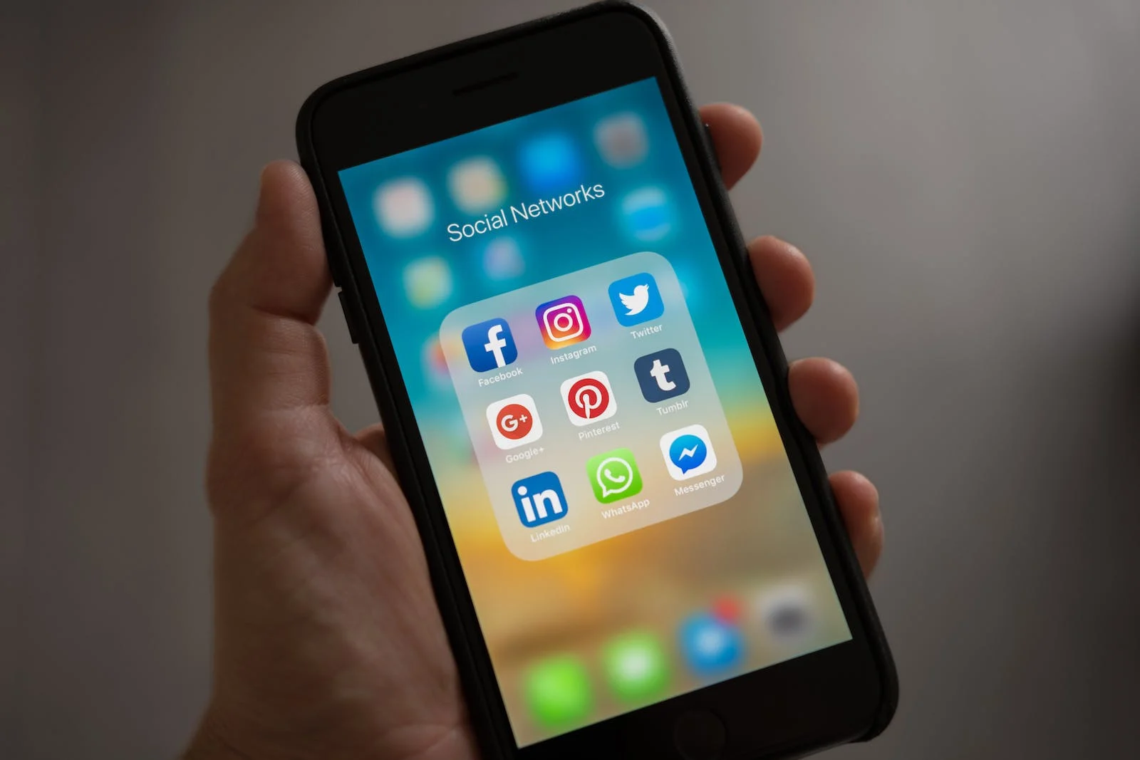 The Ultimate Guide 2022: How to Promote Yourself as a Realtor on Social Media